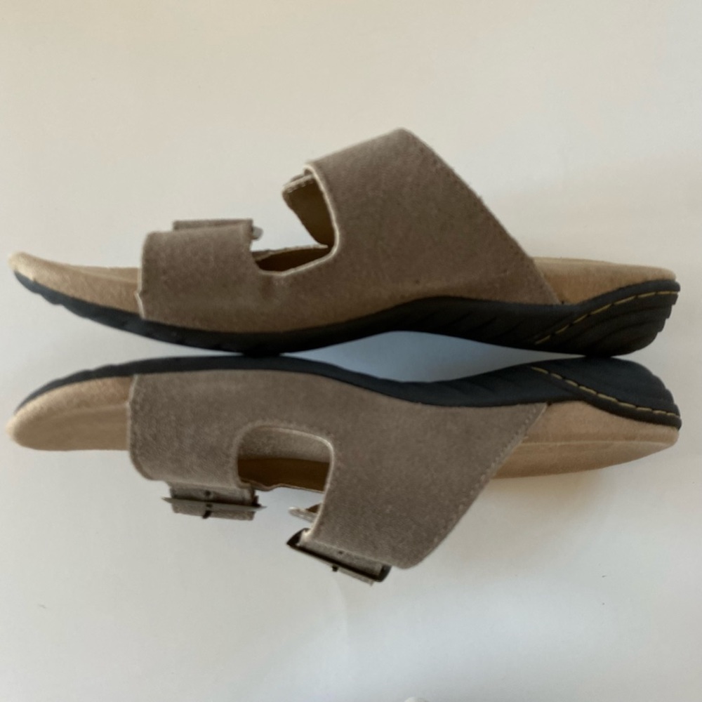JSport by Jambu “Carina” Women’s Leather buckle Sandals Size 6.5M